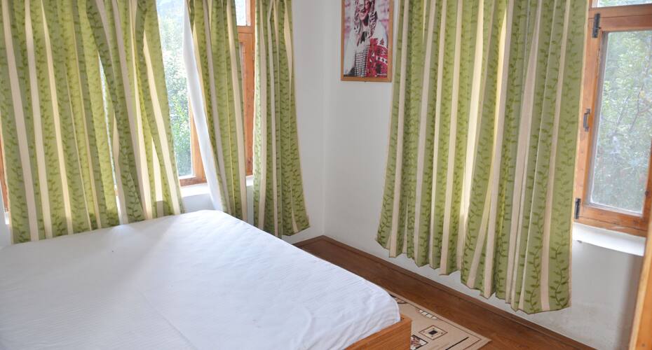 Hotel The Apple House, Manali 5